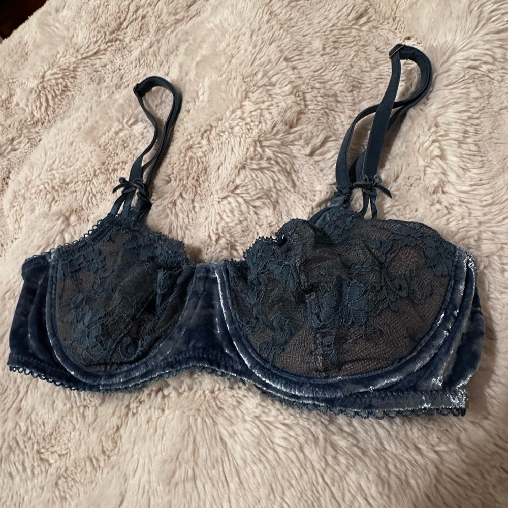 VS Wicked Unlined Uplift Bra 32C